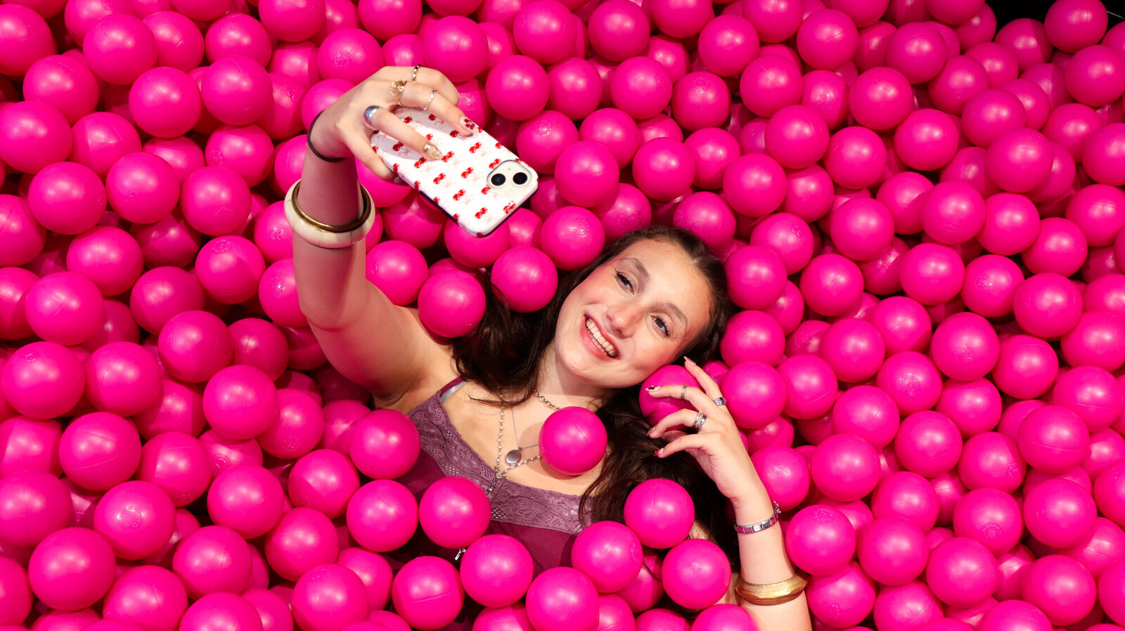 Instagrammable Places Stuttgart - Buntes Bällebad im Selfie Museum für viral TikTok Videos