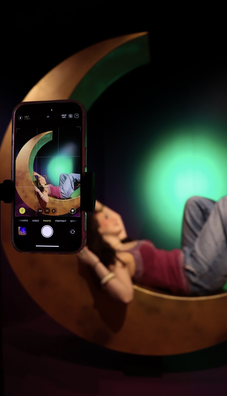 Selfie Museum Stuttgart Moon-Set - Pinterest worthy Fotoset für aesthetic Social Media Bilder